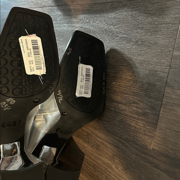 NEW! Border-Line Stretch Silver Metallic Block Heel Booties 🫧 - Picture 6 of 8